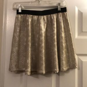 “happening in the present” metallic skirt